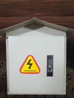Hut Type Disconnect Switch 12/14 DB Box