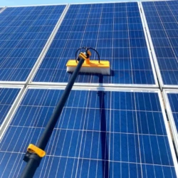 Telescopic Solar Cleaning Brush Aluminum Pole PVC Plastic Fiber Cleaning Head
